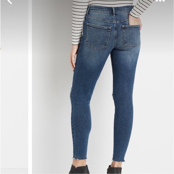 NWT Maurices M Jeans Vintage High Rise Raw Hem Jegging Size M - Picture 2 of 5